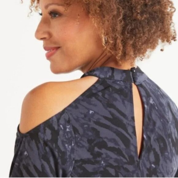 Evereve Allison Joy Bria Cutout Top in Blue Size Medium - Picture 2 of 16